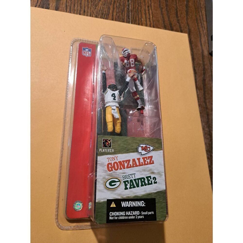Vintage 2004 NFL Tony Gonzales & Brett Favre Chiefs Packers Action Figures